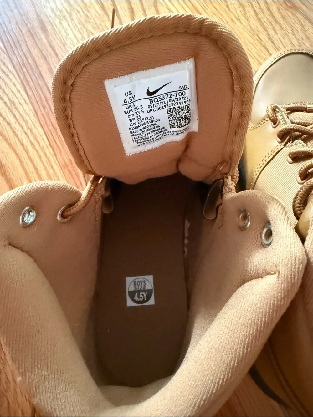 Nike Boys Brown/Tan Trail Boots size 4.5